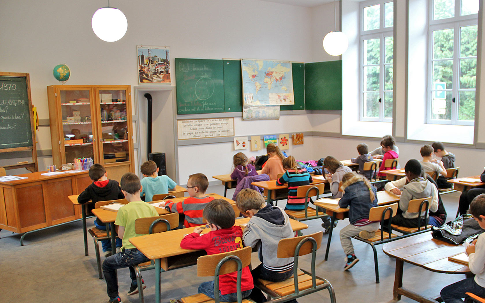 ecole avec salle de classe